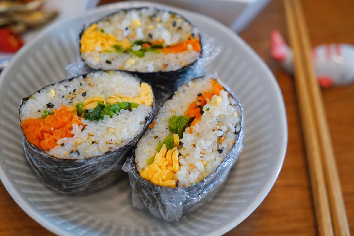 Paquet de kimbap surgelé prêt à consommer
