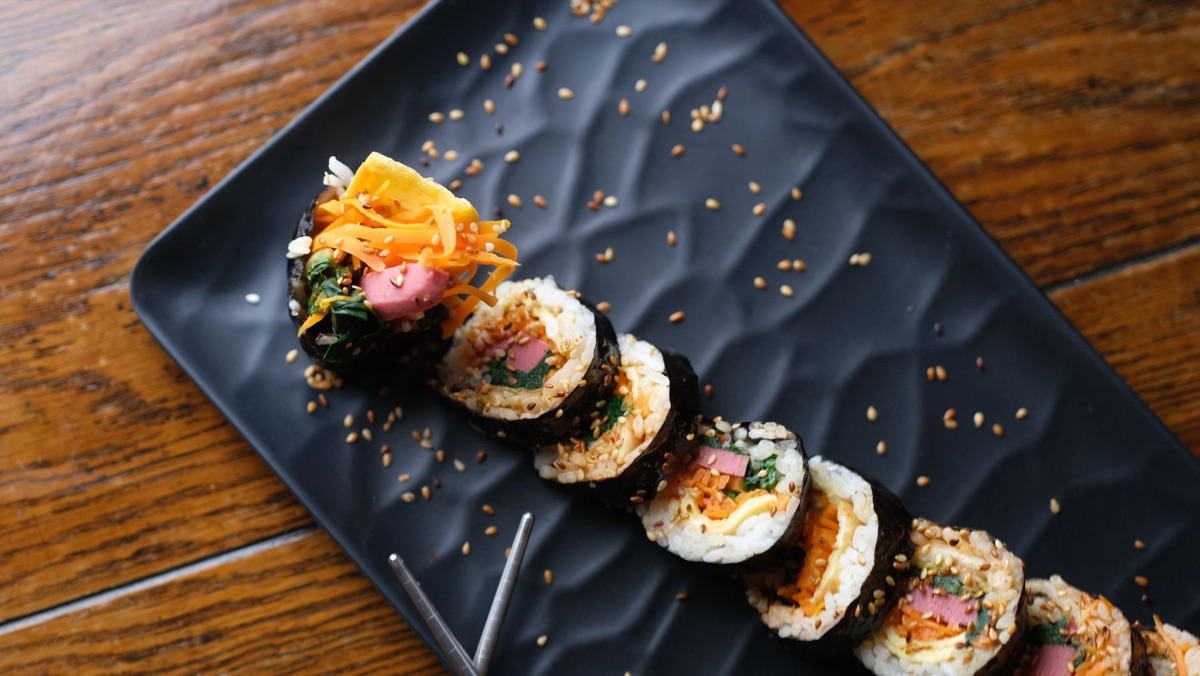 미국 마트 진열대에 놓인 냉동 김밥 제품