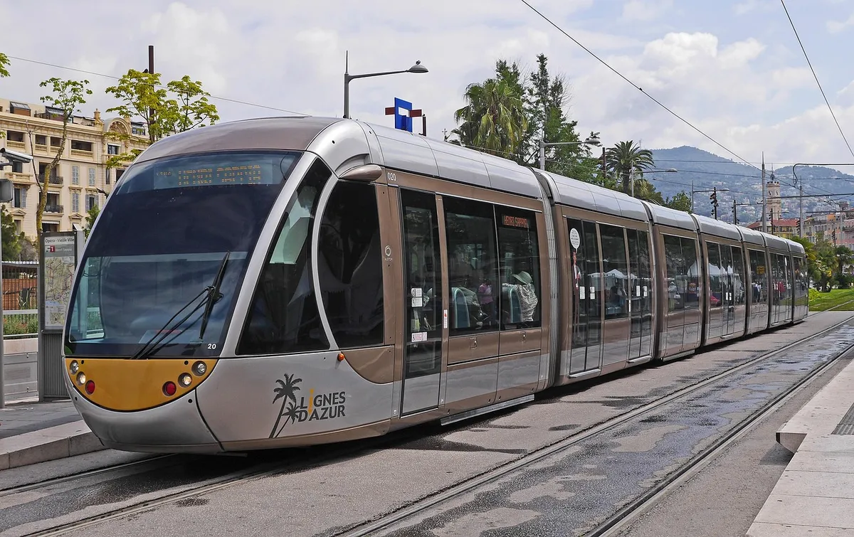 nice, tram, futuristic, new, network expansion, hybrid, battery pack, contact line, modern, city center, environmentally friendly, ecologically, south france, c