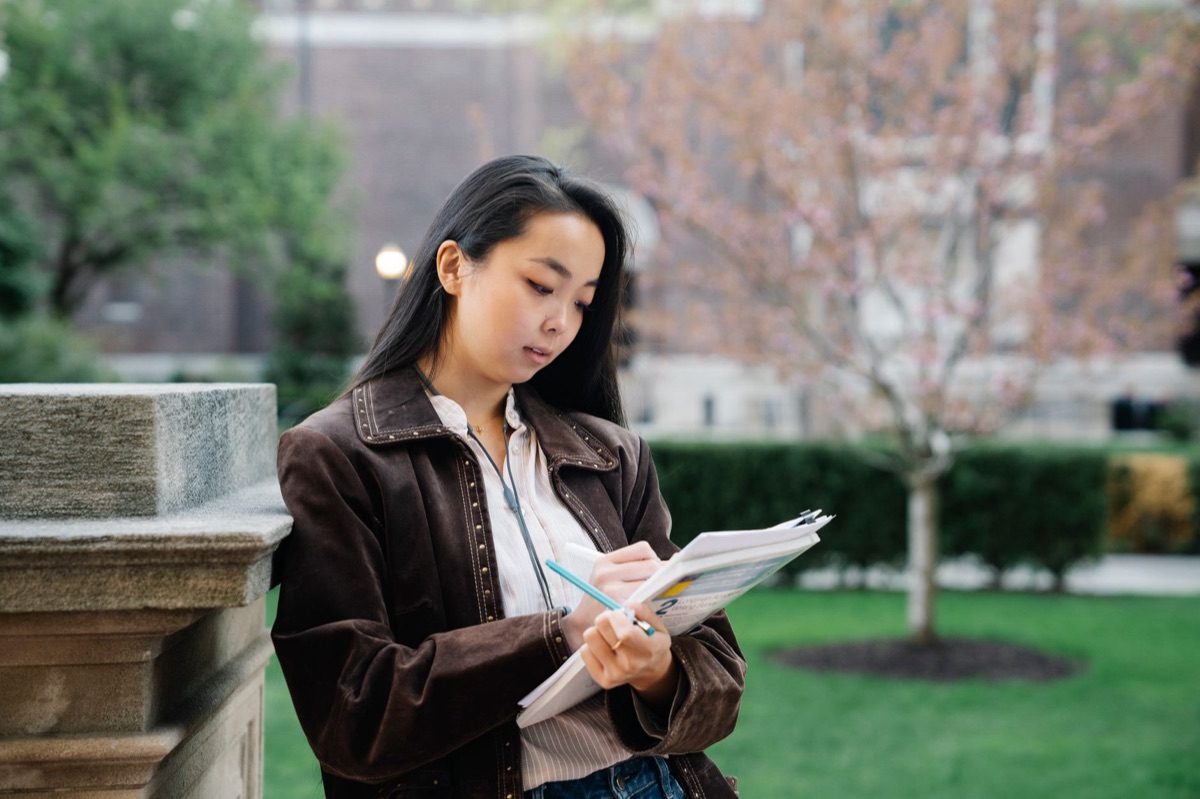 estudante vietnamita estudando em uma universidade da Coreia do Sul