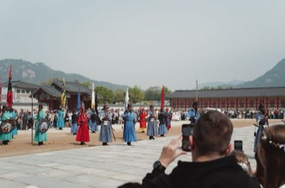Hanbok Moderne : 55 Ans d'Évolution vers la Mode Globale