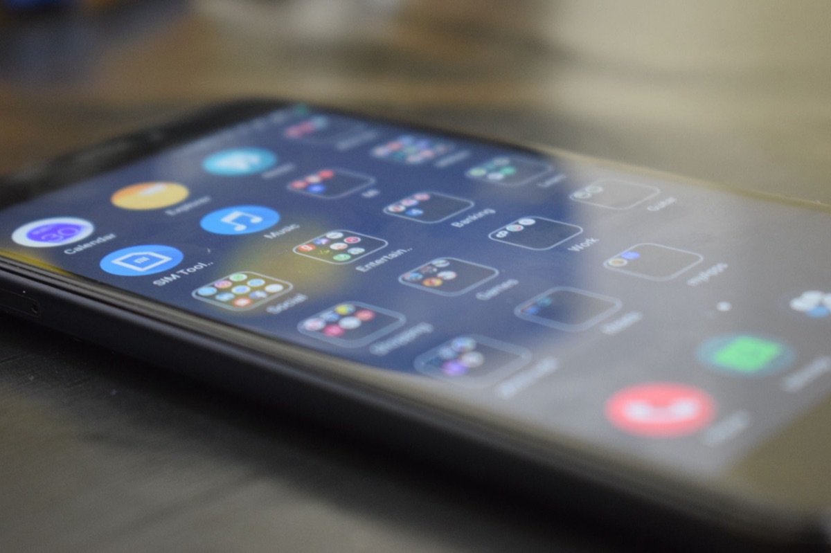 Treinticket op een smartphone
